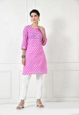 Women Self Design cotton Straight Kurta